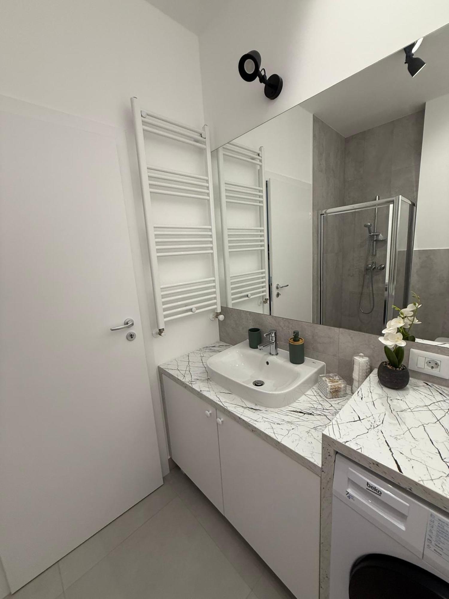 Apartment Ari - Afi Mall Luxurious With Free Parking *