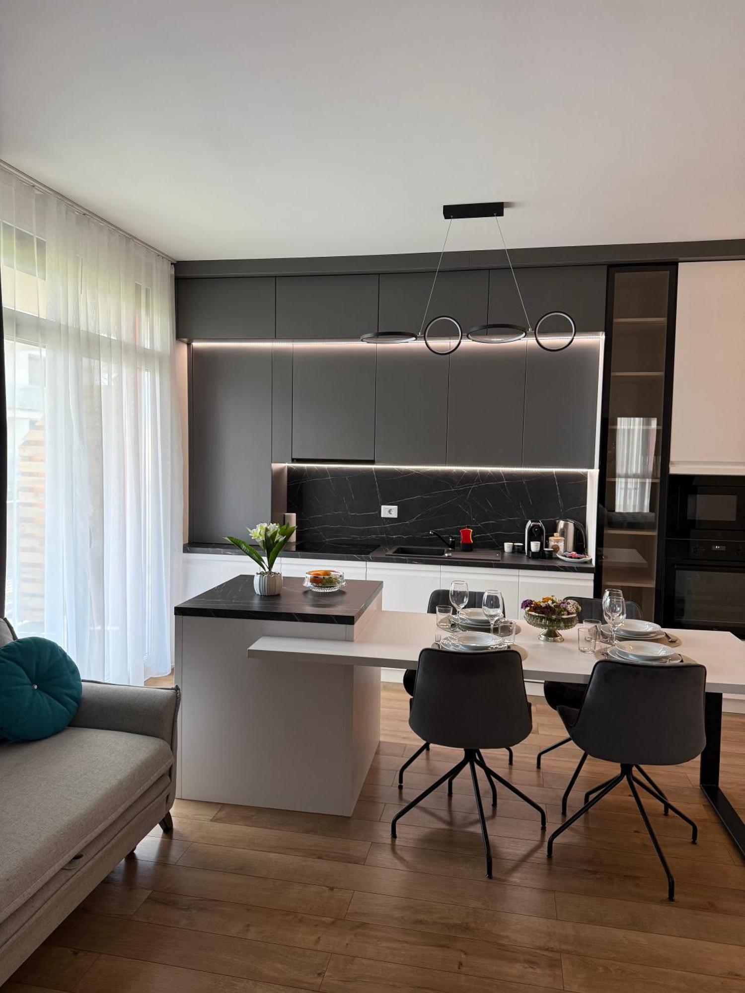 Apartment Ari - Afi Mall Luxurious With Free Parking *